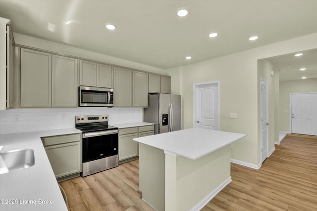 8304 Fairmount Rd, Louisville, KY 40291