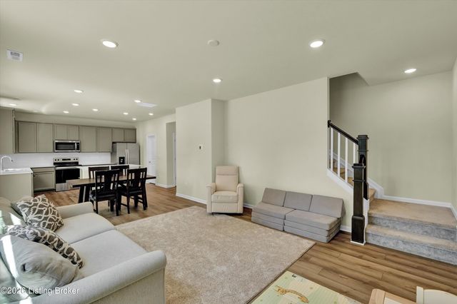 8304 Fairmount Rd, Louisville, KY 40291