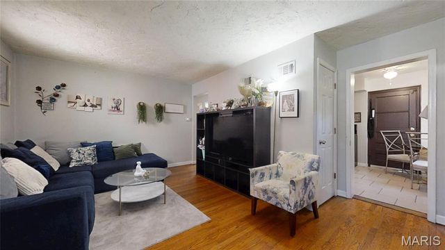 6835 Plymouth Avenue, University City, MO 63130