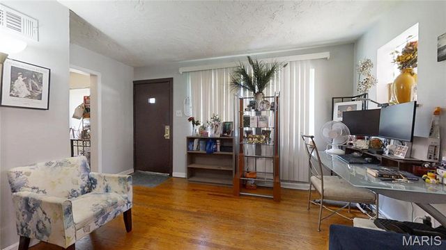 6835 Plymouth Avenue, University City, MO 63130