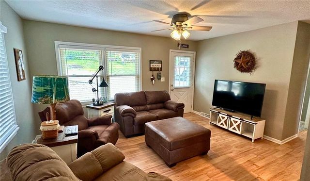 28723 Mistletoe Avenue, Warsaw, MO 65355