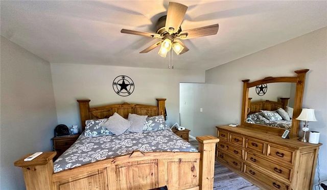 28723 Mistletoe Avenue, Warsaw, MO 65355
