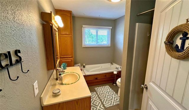 28723 Mistletoe Avenue, Warsaw, MO 65355