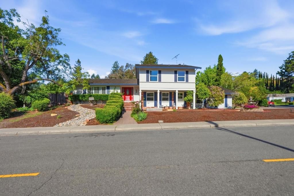 Image 1 of property listing at 1276 Larch Avenue, Moraga, CA 94556