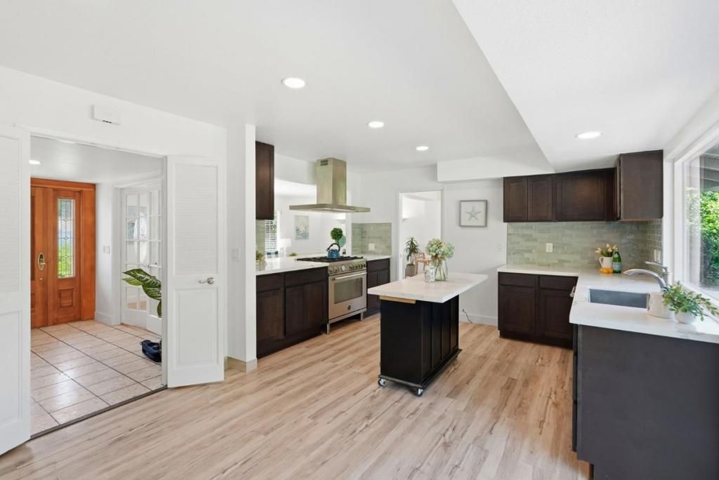 Image 15 of property listing at 1276 Larch Avenue, Moraga, CA 94556