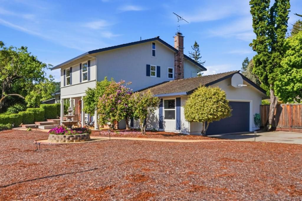 Image 2 of property listing at 1276 Larch Avenue, Moraga, CA 94556