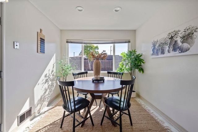 1148 Hillcrest Ct, Livermore, CA 94550