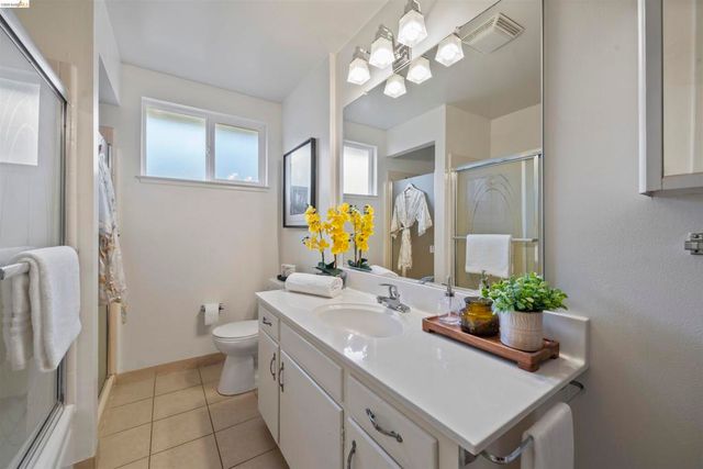 1148 Hillcrest Ct, Livermore, CA 94550