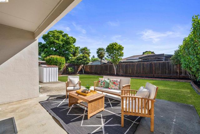 1148 Hillcrest Ct, Livermore, CA 94550