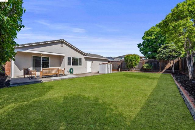 1148 Hillcrest Ct, Livermore, CA 94550