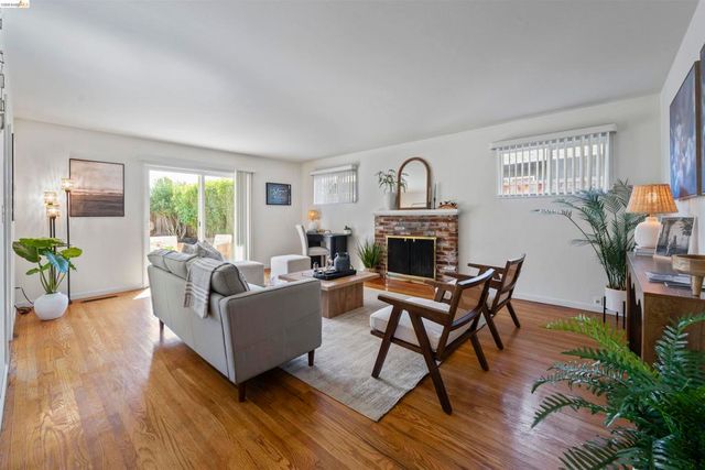 1148 Hillcrest Ct, Livermore, CA 94550