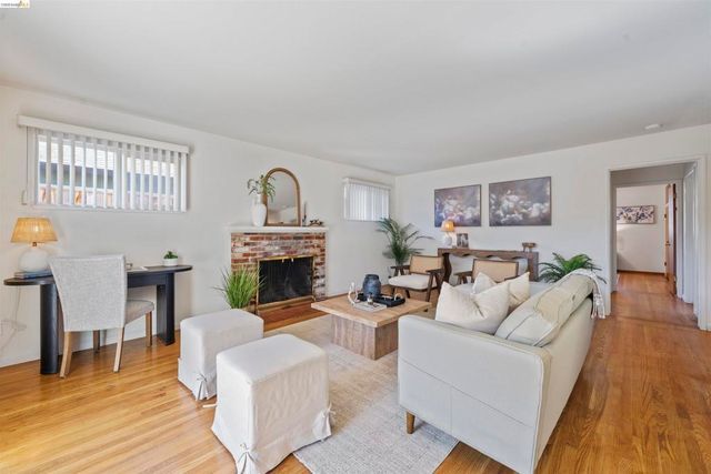 1148 Hillcrest Ct, Livermore, CA 94550