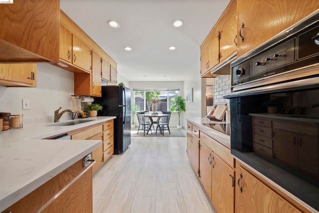 1148 Hillcrest Ct, Livermore, CA 94550