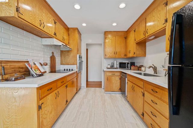 1148 Hillcrest Ct, Livermore, CA 94550