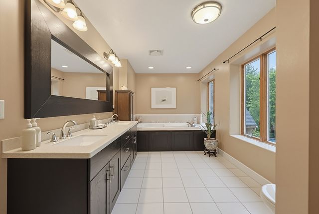 25 Erin Way, Holliston, MA 01746