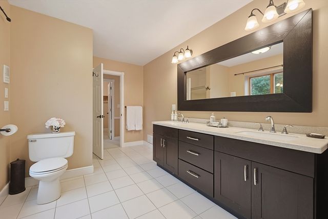 25 Erin Way, Holliston, MA 01746