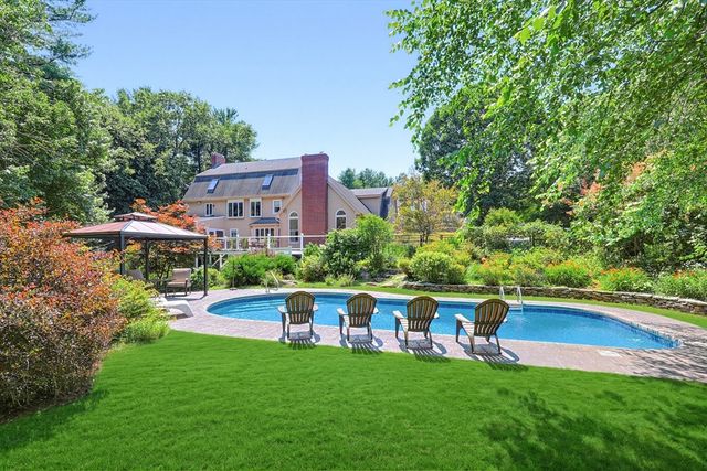 25 Erin Way, Holliston, MA 01746