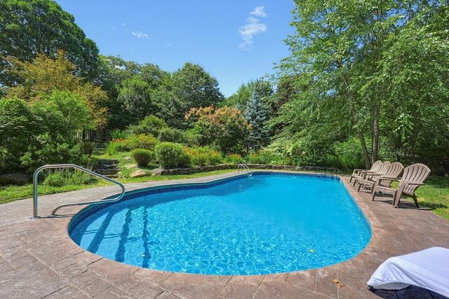 25 Erin Way, Holliston, MA 01746
