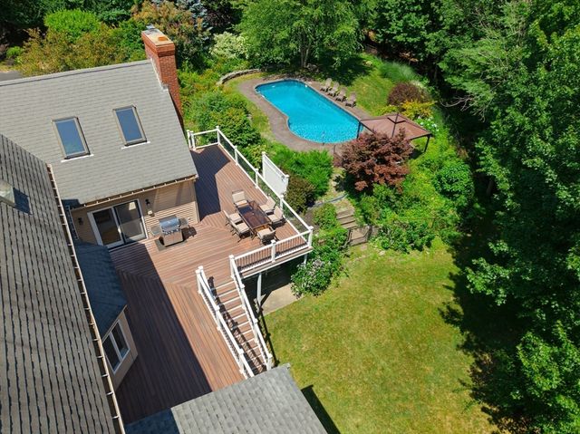 25 Erin Way, Holliston, MA 01746