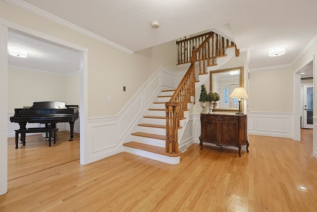 25 Erin Way, Holliston, MA 01746
