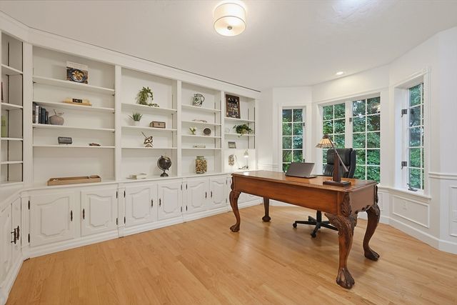 25 Erin Way, Holliston, MA 01746