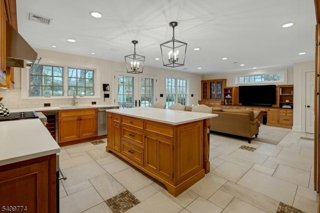 49 Norwood Ave, Summit City, NJ 07901