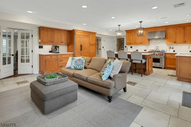 49 Norwood Ave, Summit City, NJ 07901