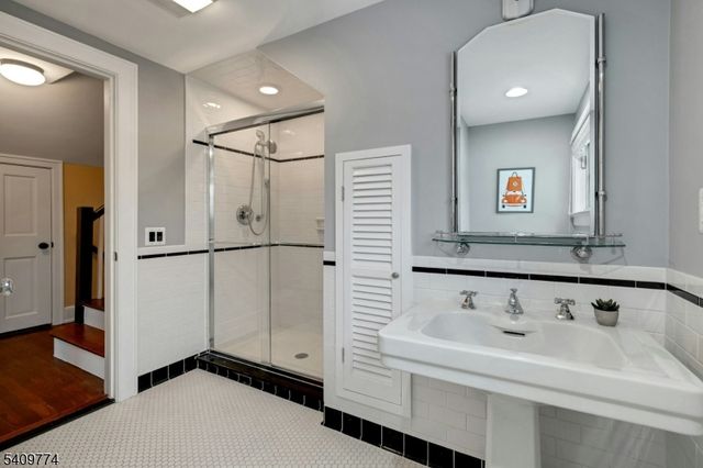 49 Norwood Ave, Summit City, NJ 07901