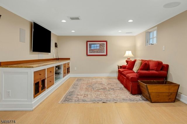 49 Norwood Ave, Summit City, NJ 07901