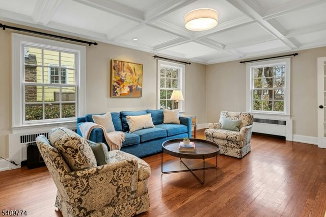 49 Norwood Ave, Summit City, NJ 07901