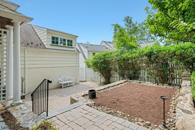 49 Norwood Ave, Summit City, NJ 07901