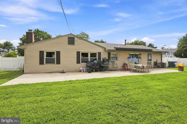 97 TRIANGLE LN, Willingboro, NJ 08046