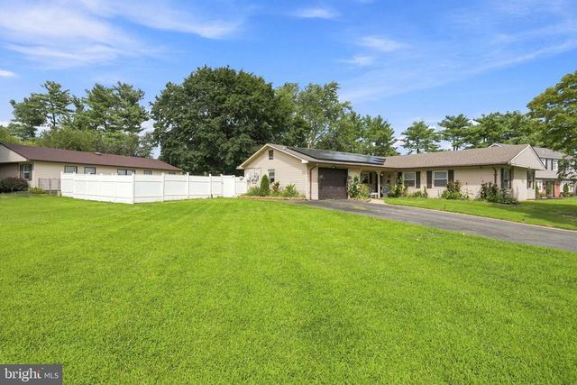 97 TRIANGLE LN, Willingboro, NJ 08046