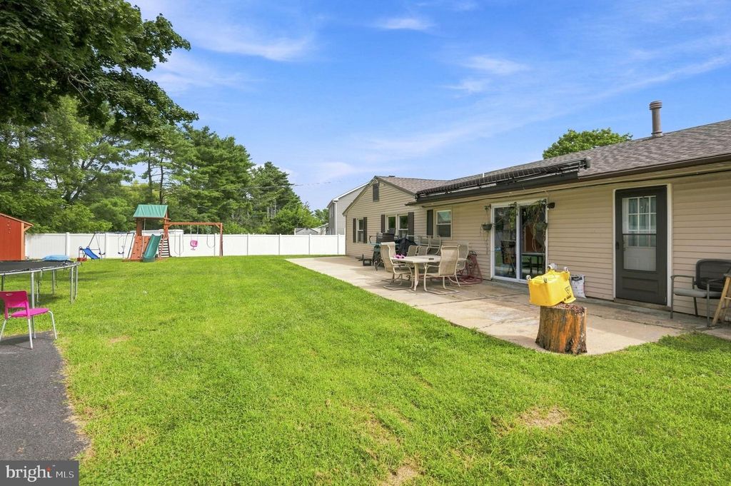 97 TRIANGLE LN, Willingboro, NJ 08046