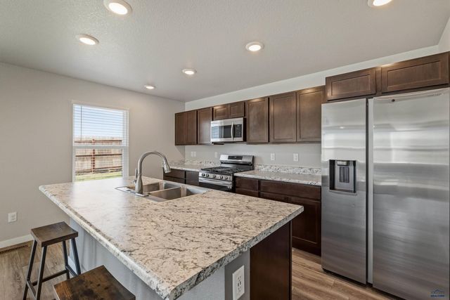 404 HENRY POTTER RD, Box Elder, SD 57719