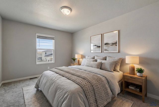404 HENRY POTTER RD, Box Elder, SD 57719