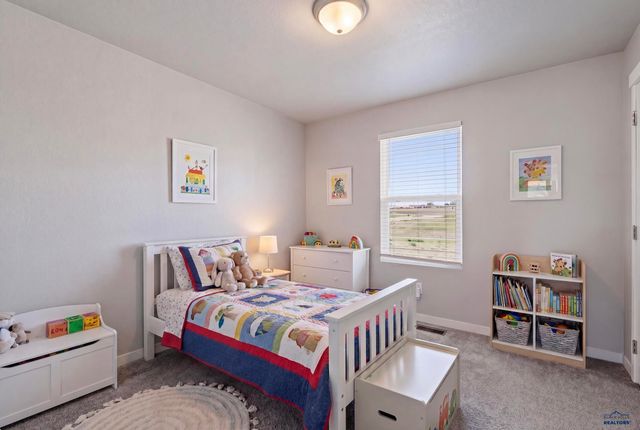 404 HENRY POTTER RD, Box Elder, SD 57719