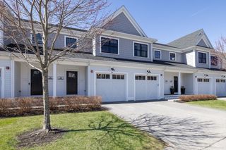 26 Southfield Ln 26, Sherborn, MA 01770
