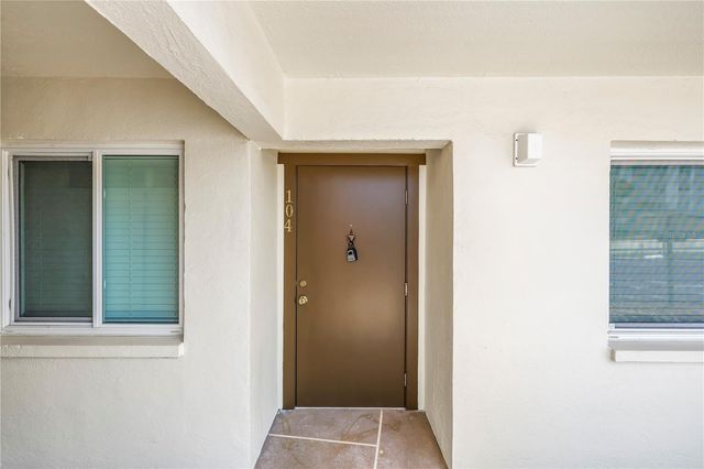 4435 1ST STREET NE 104, St Petersburg, FL 33703