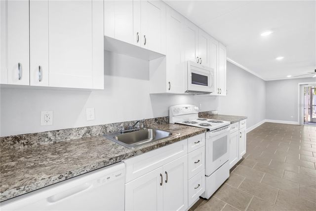 4435 1ST STREET NE 104, St Petersburg, FL 33703