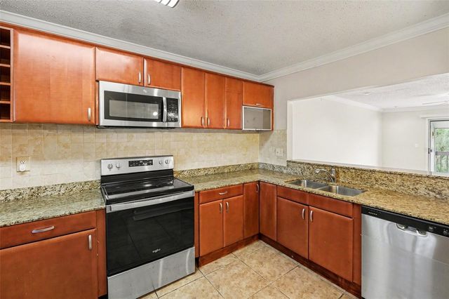 6334 NEWTOWN CIRCLE 34B3, Tampa, FL 33615