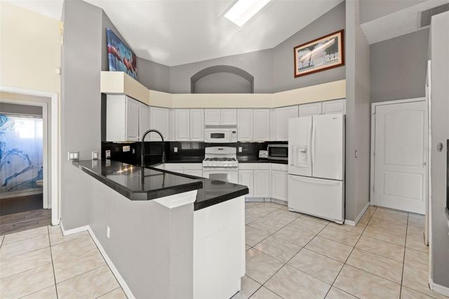 18118 SWEET JASMINE DRIVE, Tampa, FL 33647