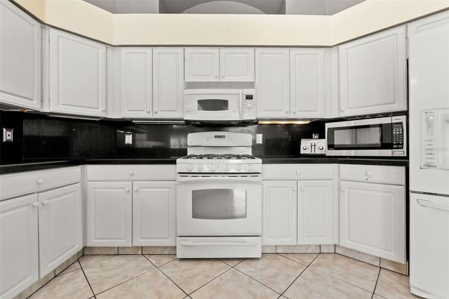 18118 SWEET JASMINE DRIVE, Tampa, FL 33647