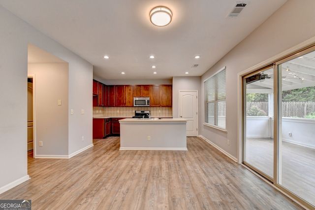 515 Creekshire Circle, Canton, GA 30115