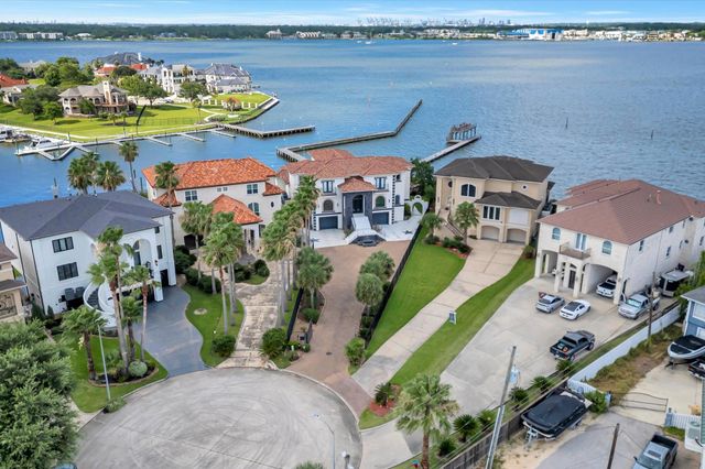 2240 Marina Way, Kemah, TX 77565