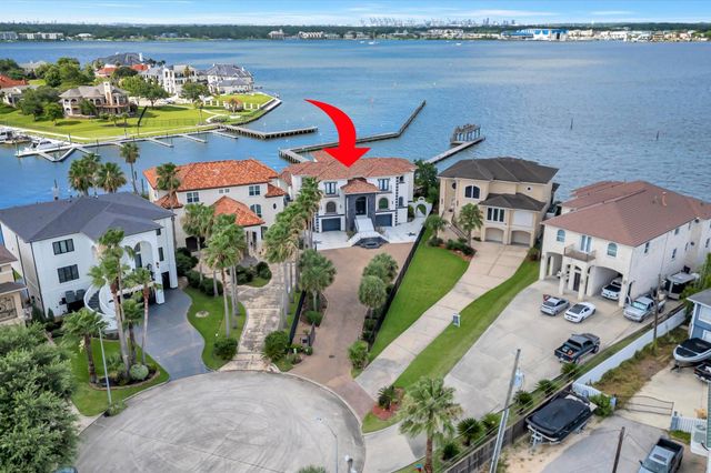 2240 Marina Way, Kemah, TX 77565