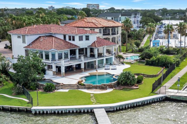 2240 Marina Way, Kemah, TX 77565