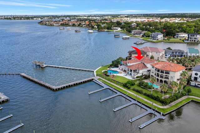 2240 Marina Way, Kemah, TX 77565