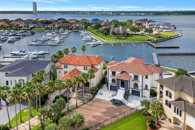 2240 Marina Way, Kemah, TX 77565