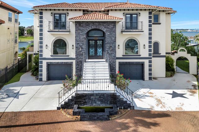 2240 Marina Way, Kemah, TX 77565
